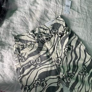 CUTEST B&W Dad Jeans - BRAND NEW WITH TAGS - Size 24 - PACSUN